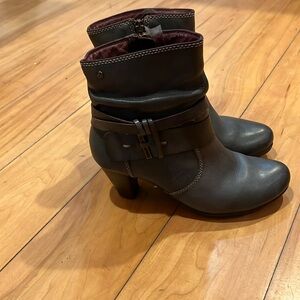 Pikolimos leather booties